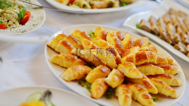 在选购无糖儿童饼干时，家长还应关注产品的认证标识。以下是一些常见的认证标识：